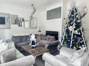 Marlborough White house- entire 3 bedroom home for your holiday